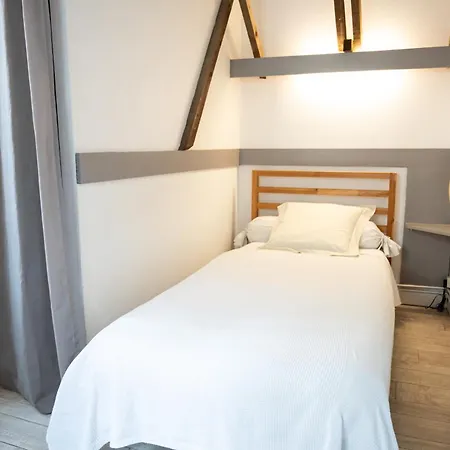 Le Palais, - Restaurant Hotel 2*